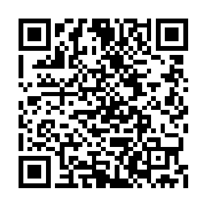 仿佛上天神明在大地之上横隔了一条血红的缎带二维码生成