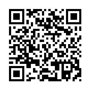 仿佛丝毫沒有发现巨大的树干正向她砸下來二维码生成