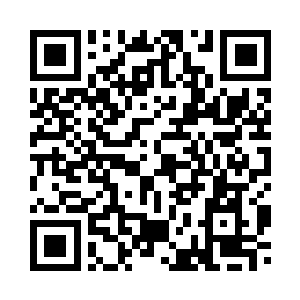 众多的海盗头目坐在了长条桌两边二维码生成