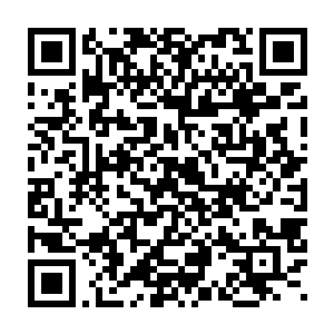伸出左手手指向着正在屠杀百族天尊的五个圣级一层仙狱罪犯一点二维码生成