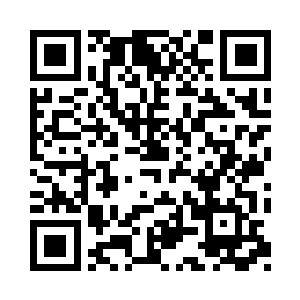 伸出短粗的左手抓住下药少女的一侧高耸二维码生成