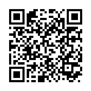 伸手从裤兜里摸出烟盒来磕出一根点上二维码生成