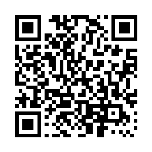 伸手帮她把不知何时落到车座上的手机拿起来二维码生成