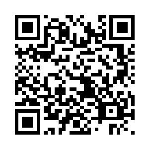 似乎在盘算趁白小鹿纠缠着金牙老大之时二维码生成