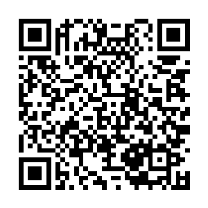 但他的一只脚已经踏上了跨越自己原本阶层的台阶二维码生成