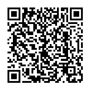 但军医的职业素养让巴克第一下就刻意的用手指套住了防卫爪末段的圆环二维码生成