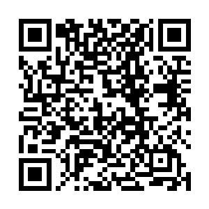 但却无法容忍一个大男人挥手去打一个娇滴滴的大美女二维码生成