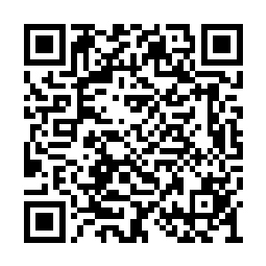 但在杂志上报纸上电视上新闻里可是经常看见他二维码生成