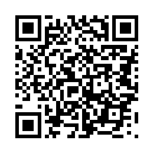 但对方的双脚如树根般深深扎入废铜烂铁里面二维码生成