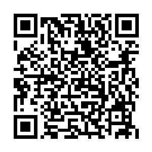 但是从周围一些两千年之后才出现的物品上来看二维码生成