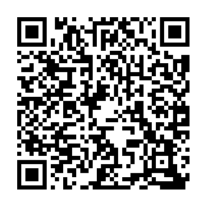 但是他没有想到的是这个时候外面突然之间有一颗巨石被扔了过来二维码生成