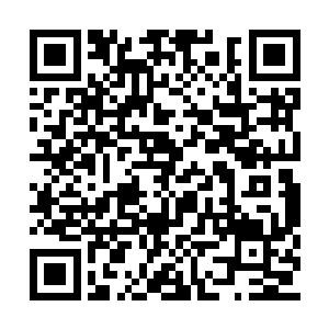 但是她却是从那个男子的衣服上看出了一些端倪二维码生成