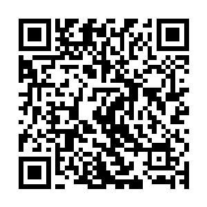 但是我也能感觉到这些人身上所穿着的那些绝对不是普通的货色二维码生成