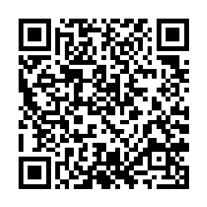 但眼睛却带着三分情意柔和了他刚硬气质的有角男子二维码生成