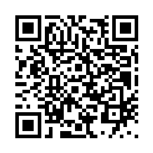 但结果我刚触碰到这个外国妞的左腿二维码生成