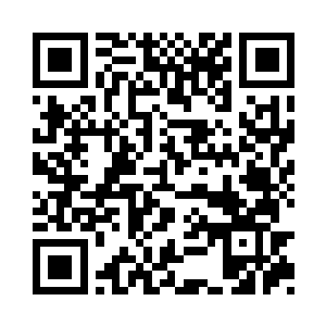 但马克洛夫斯基却低身躲在了一排排的座椅下二维码生成