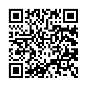 低下头一点一点的抿着喂到嘴边的红糖水二维码生成