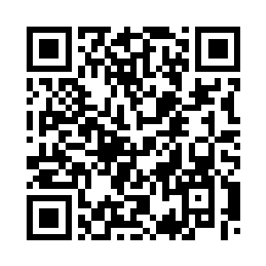 低下头扒拉着自己碗里的一块笋片二维码生成