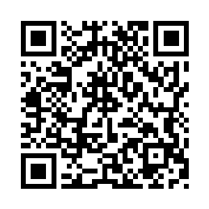 低下头狠狠的在她红润的唇瓣上亲了一下二维码生成