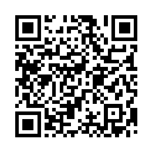 何忠这时冲算从凤瑾元的手里逃离开二维码生成