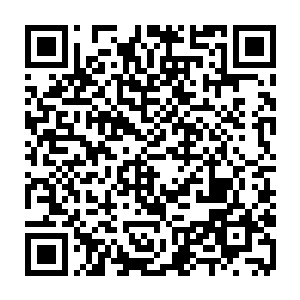 余下的元婴期修士分别从许紫烟和岳京在水幕上破开的两个洞口穿了进来二维码生成