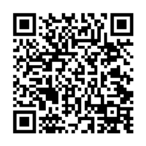 你的视线……下意识地移到了此刻你手中靠左的那张卡上二维码生成