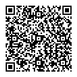 你见过两个外表能甩万千人品百八十条街的男女弱弱得如同爬虫一样得趴在一座紫色小山上么二维码生成