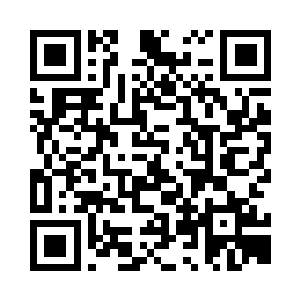 依偎在床头玩手机的桑晓桐一看进门的俩个人二维码生成