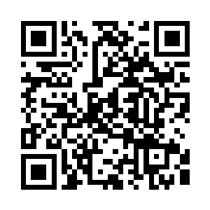 依旧是那一身浅粉色的长风衣加黑色开衩长裙二维码生成