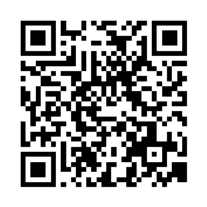 依旧蜷缩在一枚硕大无朋的陨石的凹陷处二维码生成