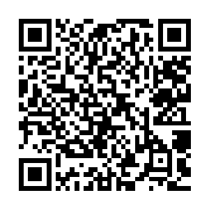 便立即在旁边预备好的巨大木牌上书写上了四百万两这个数字二维码生成