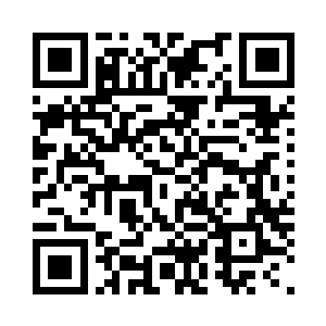 便见一辆马车从街道那头往这边过来二维码生成