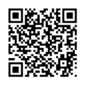 俄罗斯姑娘热情的就给了巴克一个吻二维码生成