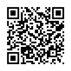 保姆拿着枕头给乔荞的身后垫了一点二维码生成