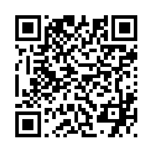 俩人特意把秦芳的那张画像带上了二维码生成