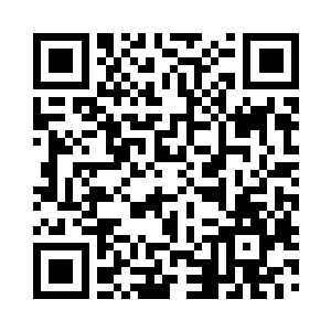 修长的手指轻轻地抚上了小家伙白嫩嫩的小脸二维码生成