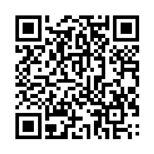 倒在地上的丁春秋正好能看到棺木下方的空间二维码生成