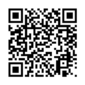 倪备举随即抬起头望了一眼中年美妇二维码生成