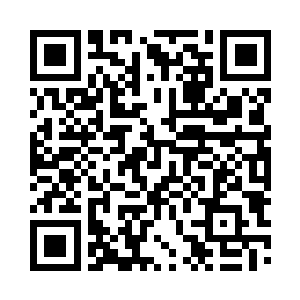 偌大的店铺内正三三两两的聚集着一些人二维码生成