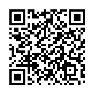 偎在姚正中和苗氏身旁凑趣说话儿二维码生成