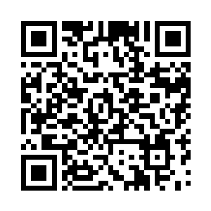 停在仓库四角的四辆越野车大灯亮了起来二维码生成