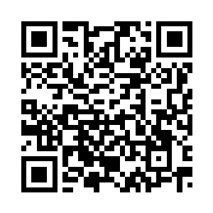 像个无忧无虑的小男孩一般笑起来二维码生成