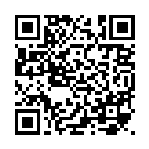 元锦儿将被敲了一下的额头抵在云竹肩膀上二维码生成