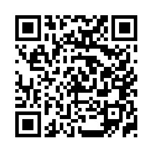 兄弟们用各种工具将积水推向抽水机的入口二维码生成