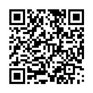 先转到小箱货的后面朝车厢里看了看二维码生成