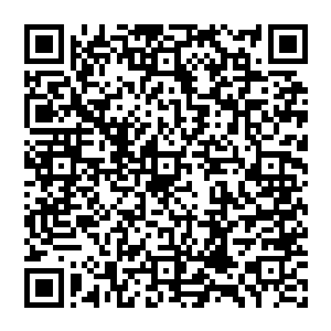 光明圣师工会的会长手握装有七彩飞天蜈蚣精血的白色玉瓶直接来到总工会地底深处的一间密室内二维码生成