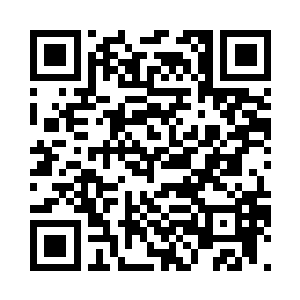 光着膀子满身雨水地跑到了挖掘场地二维码生成