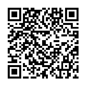 全身肌肉如山丘和钢铁一样奋起的牛头魔的幻影骑士二维码生成