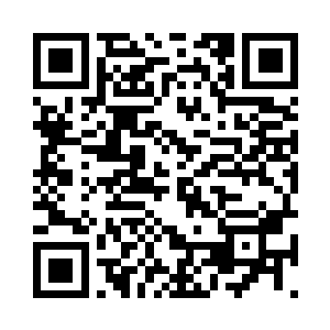 全都涌到了那一排对内的窗户边上往下面看去二维码生成