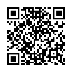 公然摸着人家小姑娘的脸不肯撒手了二维码生成